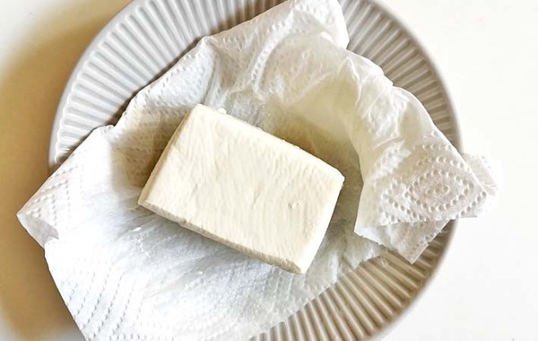 豆腐、醤油をかけずに…　意外すぎる食べ方に「斬新でびっくり」「試したい」