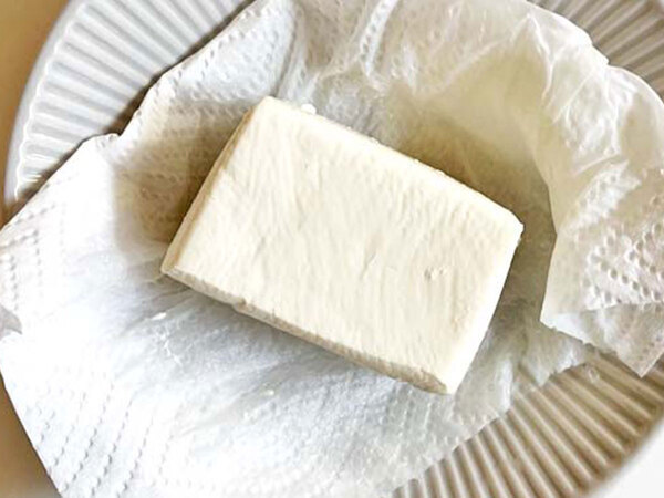 豆腐、醤油をかけずに…　意外すぎる食べ方に「斬新でびっくり」「試したい」