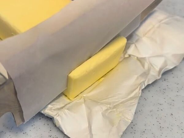 バターが使いやすくなる！　知ったらやりたくなる裏技に「これだけでいいの？」