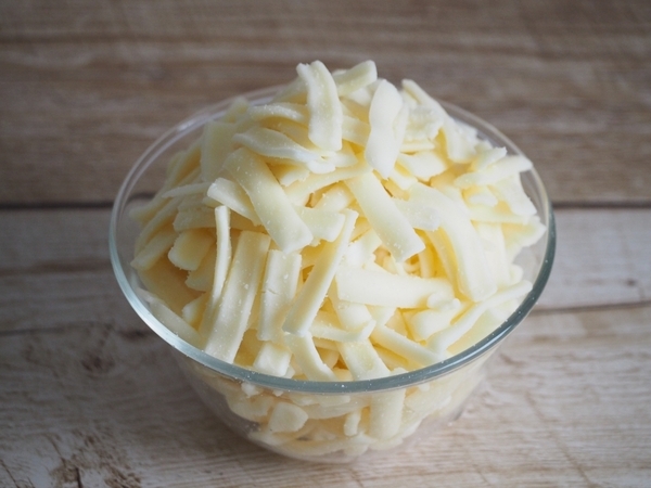 冷凍する時はやってみて！　チーズをパラパラのまま保存する方法