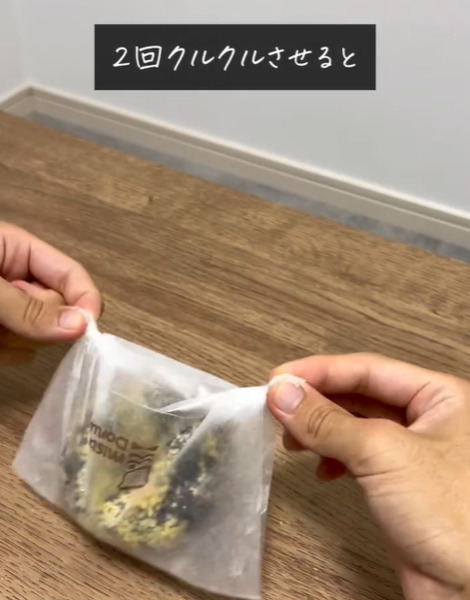 ミスドの『透明な紙』、正しく使えてる？　クルッとすると…　「食べやすい」