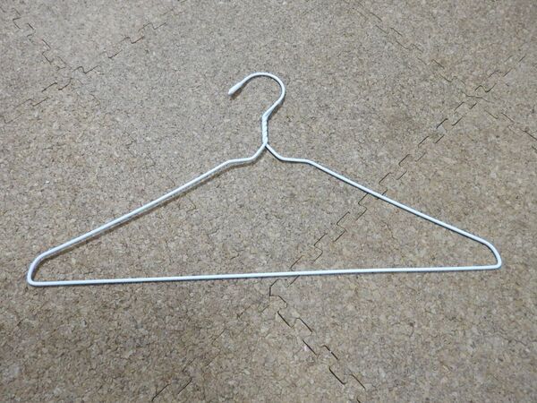 ワイヤーハンガーが余っていたら…　活用法に「こんなに便利なんだ」