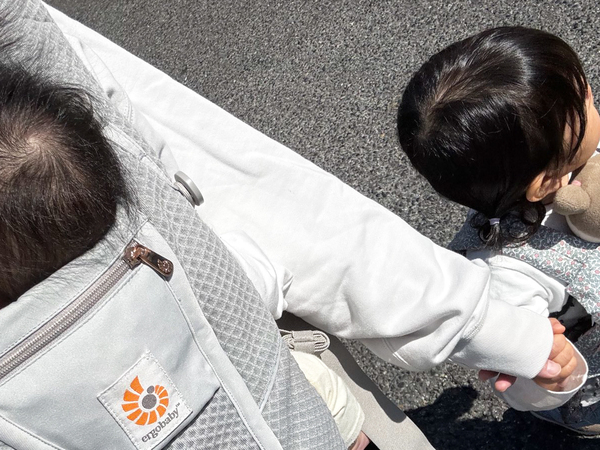 母「必ず声をかけられる」　２歳児を見ると？「声出た」「その手があったか」