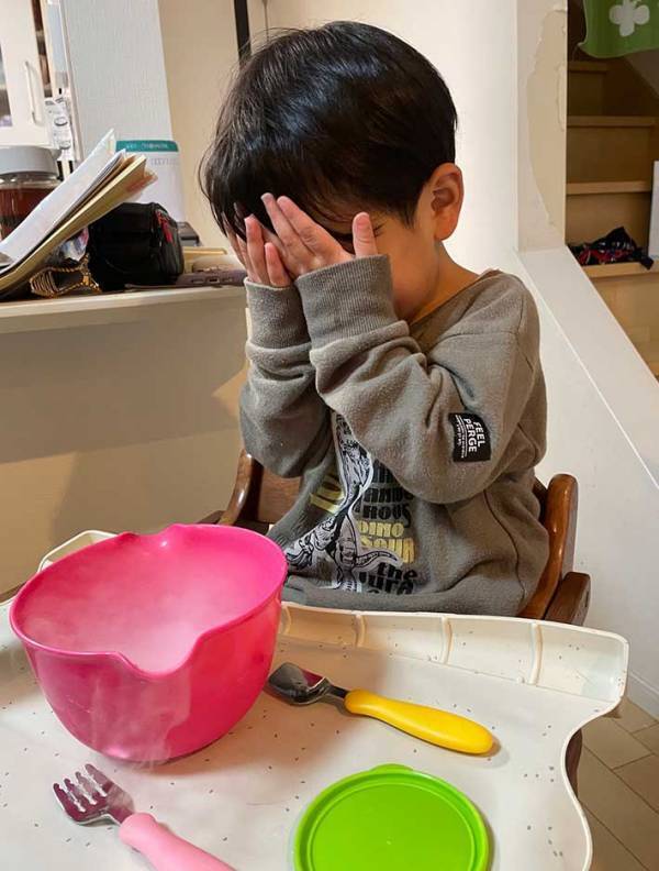 ドライアイスを見た３歳息子　取った行動に「飲んでた水吹き出した」