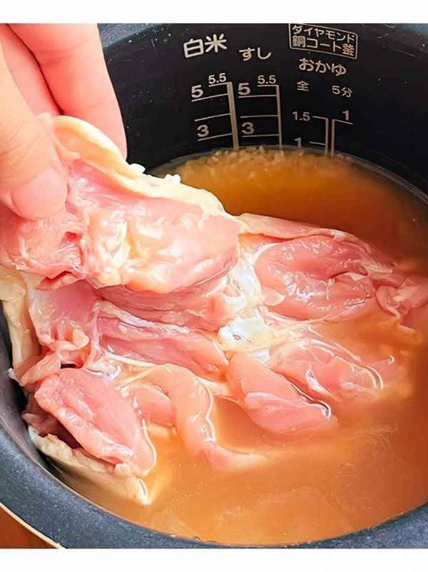 炊飯器に鶏もも肉を『そのまま』入れて…　作ったものに「とんでもなくうまそう」