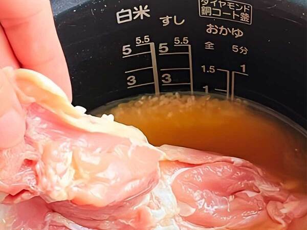 炊飯器に鶏もも肉を『そのまま』入れて…　作ったものに「とんでもなくうまそう」