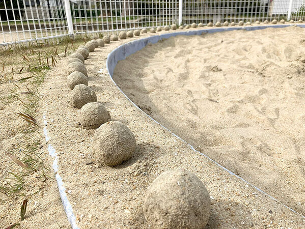 砂場で遊ぶ５歳娘　何を作ったのかと思ったら…「天才だろ」「もはや芸術ですね」