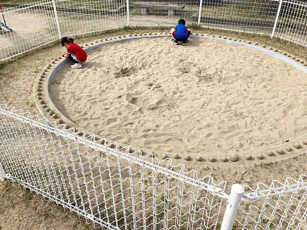砂場で遊ぶ５歳娘　何を作ったのかと思ったら…「天才だろ」「もはや芸術ですね」