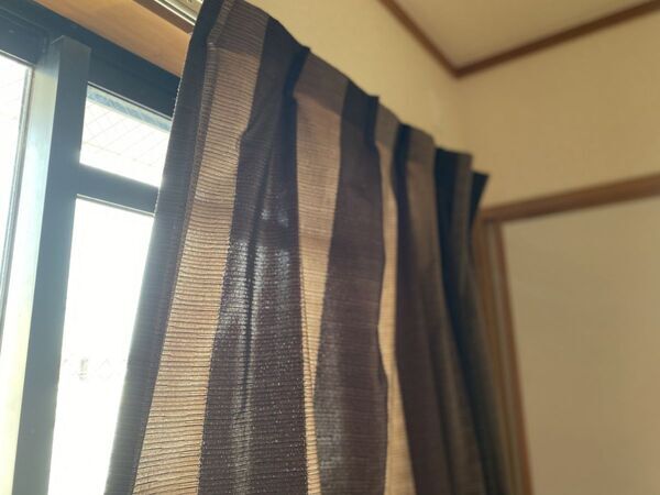カーテンを洗うならネットに入れる？そのまま？　正解に「次から気を付ける」