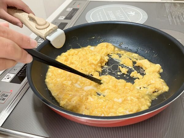 こびり付きやすいフライパンが復活！　驚きの技に「たったそれだけで？」