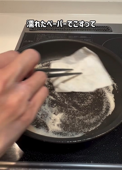 こびり付きやすいフライパンが復活！　驚きの技に「たったそれだけで？」