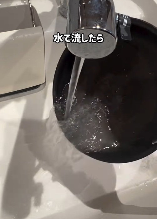 こびり付きやすいフライパンが復活！　驚きの技に「たったそれだけで？」