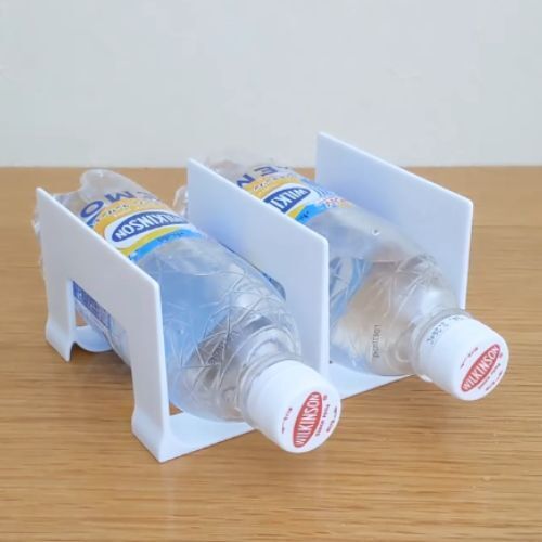 ダイソーの『ペットボトルラック』が便利！　「万能すぎ」「早速買います」