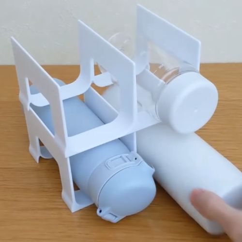 ダイソーの『ペットボトルラック』が便利！　「万能すぎ」「早速買います」