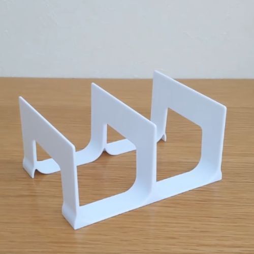 ダイソーの『ペットボトルラック』が便利！　「万能すぎ」「早速買います」