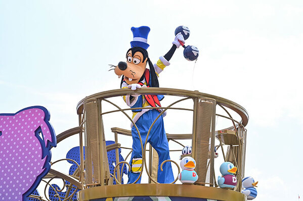 ダッフィー２０周年のイベント、ドナルドが主役のパレードが開始！　一石三鳥のお土産も