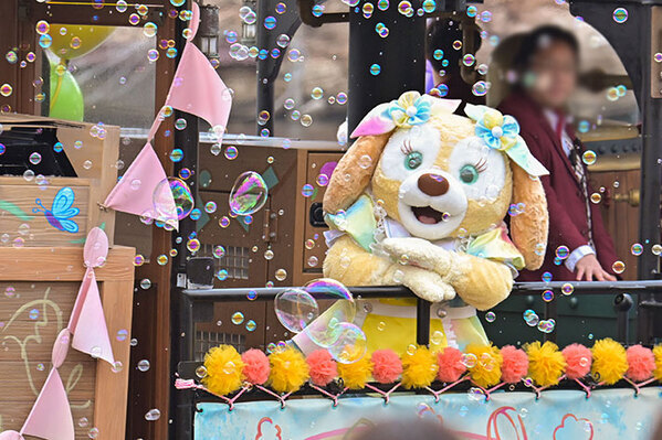 ダッフィー２０周年のイベント、ドナルドが主役のパレードが開始！　一石三鳥のお土産も