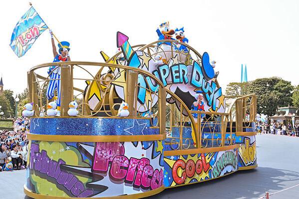 ダッフィー２０周年のイベント、ドナルドが主役のパレードが開始！　一石三鳥のお土産も