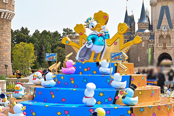 ダッフィー２０周年のイベント、ドナルドが主役のパレードが開始！　一石三鳥のお土産も