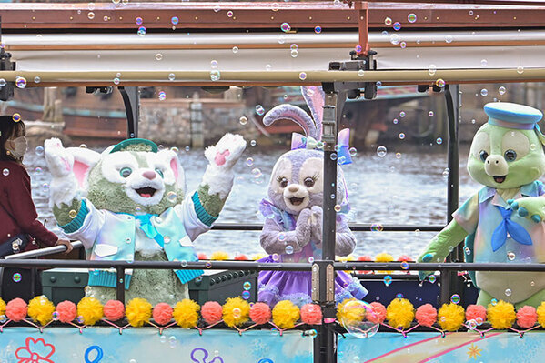 ダッフィー２０周年のイベント、ドナルドが主役のパレードが開始！　一石三鳥のお土産も