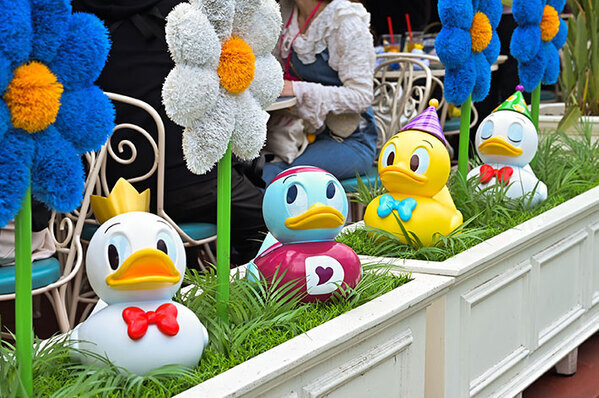 ダッフィー２０周年のイベント、ドナルドが主役のパレードが開始！　一石三鳥のお土産も