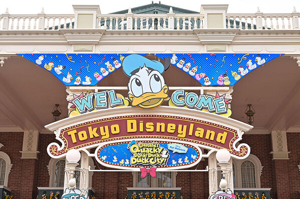 ダッフィー２０周年のイベント、ドナルドが主役のパレードが開始！　一石三鳥のお土産も