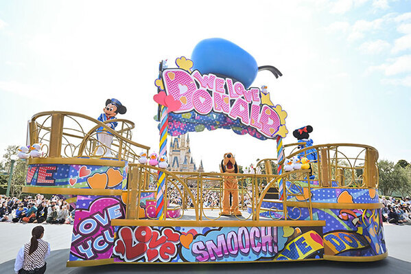 ダッフィー２０周年のイベント、ドナルドが主役のパレードが開始！　一石三鳥のお土産も