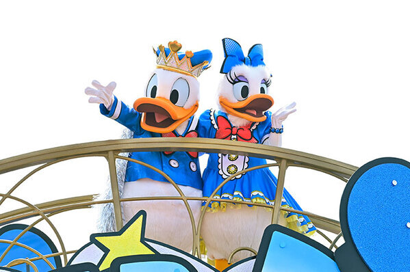 ダッフィー２０周年のイベント、ドナルドが主役のパレードが開始！　一石三鳥のお土産も