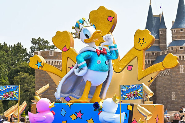 ダッフィー２０周年のイベント、ドナルドが主役のパレードが開始！　一石三鳥のお土産も