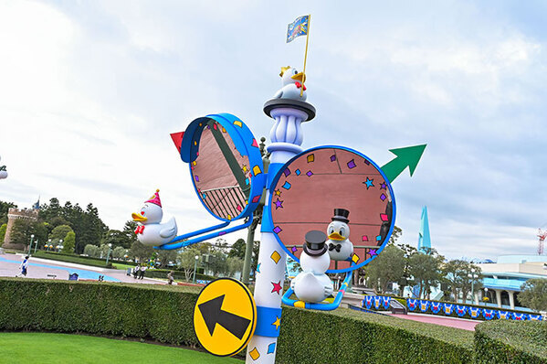 ダッフィー２０周年のイベント、ドナルドが主役のパレードが開始！　一石三鳥のお土産も