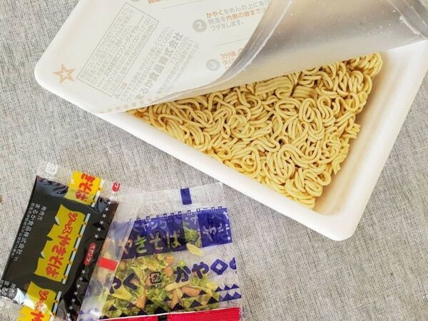 まだ捨てないで！　『ペヤングソースやきそば』の空き容器で作るレシピ