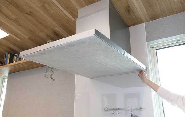 キッチンの換気扇フィルターって、必要？不要？　メーカーの回答「貼っておくと…」