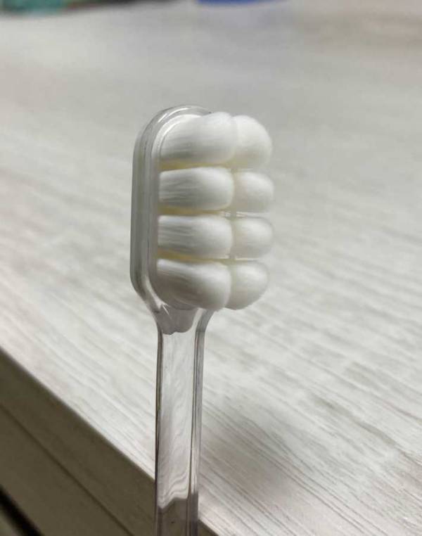 「さ、触りたい」「バキバキの腹筋みたい」　薬局で発見した歯ブラシに『１２万いいね』