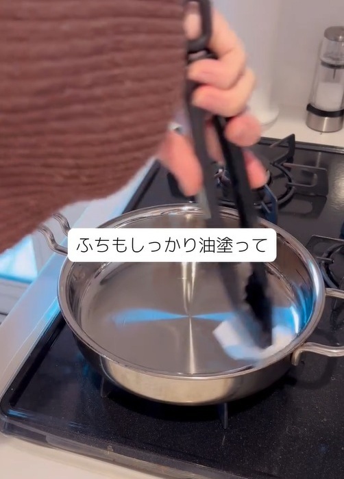 ステンレスフライパンに食材がくっ付いてイライラ…　解決策に「たったそれだけで？」