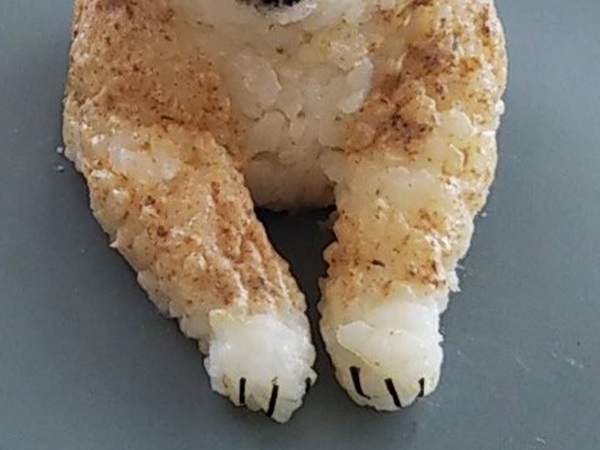 おにぎりの１枚に「食べられない」　思わずためらう理由が…