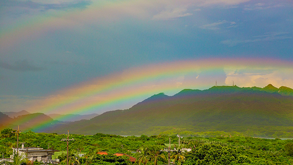 ８つの虹を見たことがありますか？　５万人が驚いた『奇跡の空』がこちら