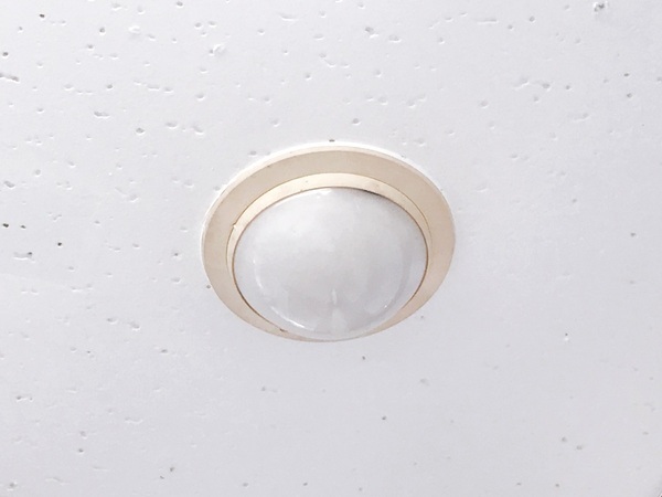 トイレの照明がセンサーライトに変身？　１００均アイテムに「コレは欲しい！」「早速試す」