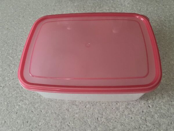 ギトギト油も色移りも一網打尽！　保存容器の洗い方に「コレはいい」「やってみる」