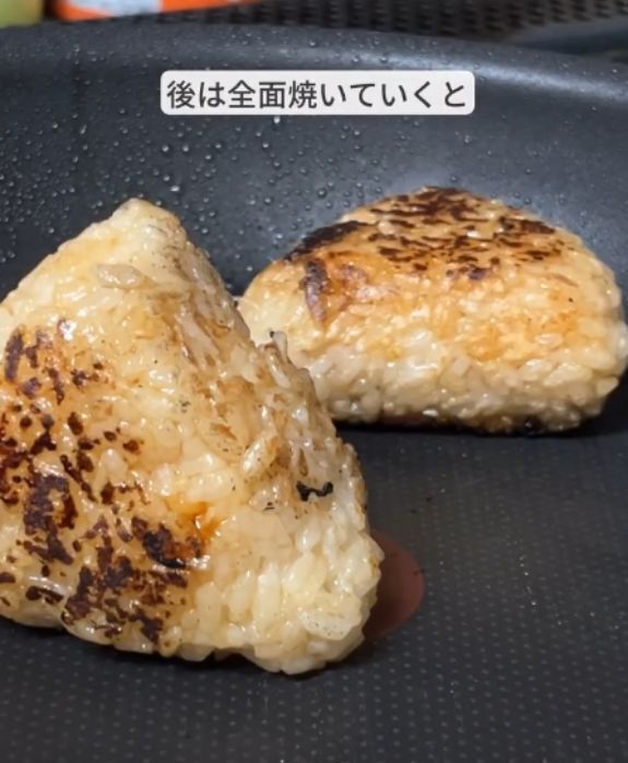 『焼きおにぎり』が崩れなくなる！　簡単に作れる裏技に「知らなかった」