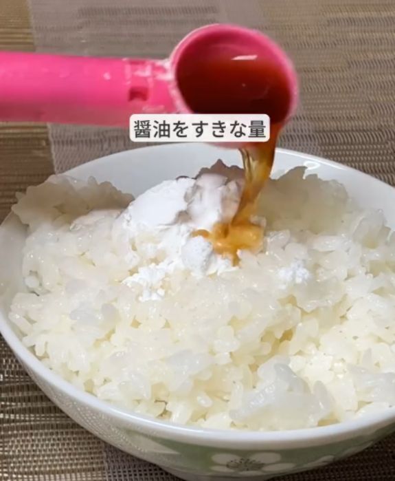 『焼きおにぎり』が崩れなくなる！　簡単に作れる裏技に「知らなかった」