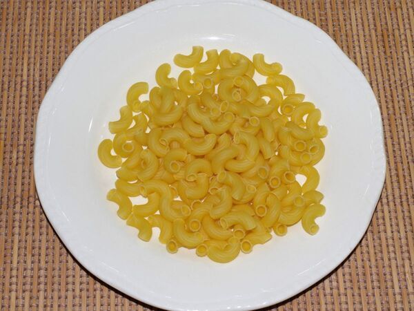 マカロニをゆでる時に『オリーブオイル』を加えると…？　食感の違いがすごい！