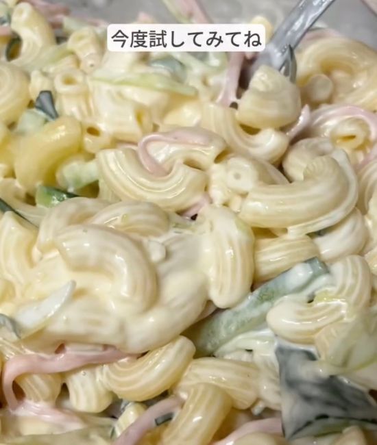 マカロニをゆでる時に『オリーブオイル』を加えると…？　食感の違いがすごい！