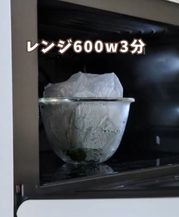 水を入れた袋に漬けて『３分』　するとブロッコリーが…？