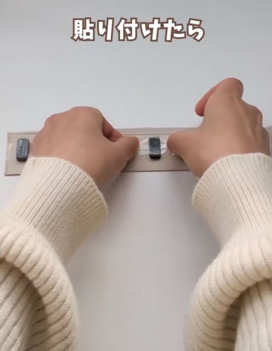 ラップの容器を活用して…？　浮かせる収納が作れるDIYが超便利！