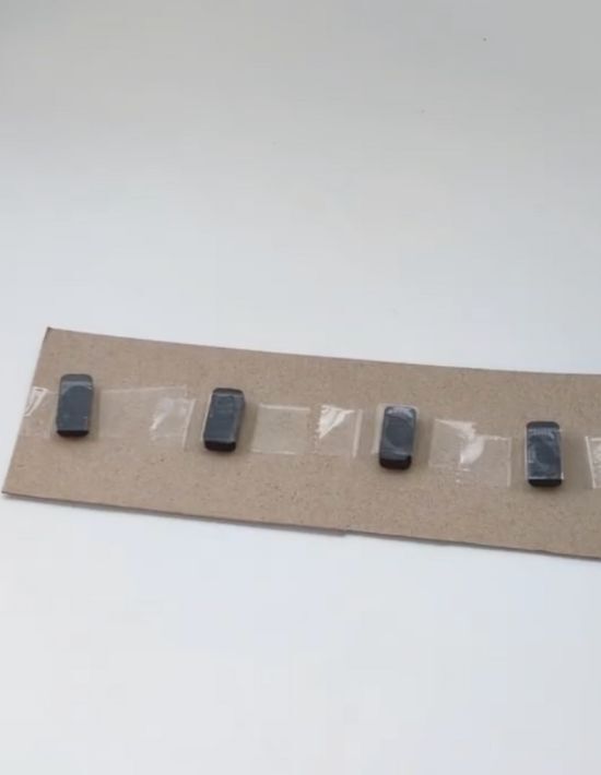 ラップの容器を活用して…？　浮かせる収納が作れるDIYが超便利！