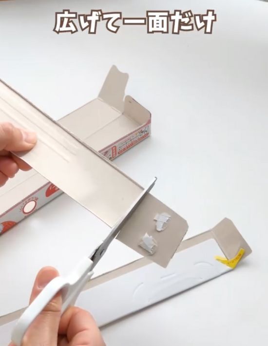 ラップの容器を活用して…？　浮かせる収納が作れるDIYが超便利！