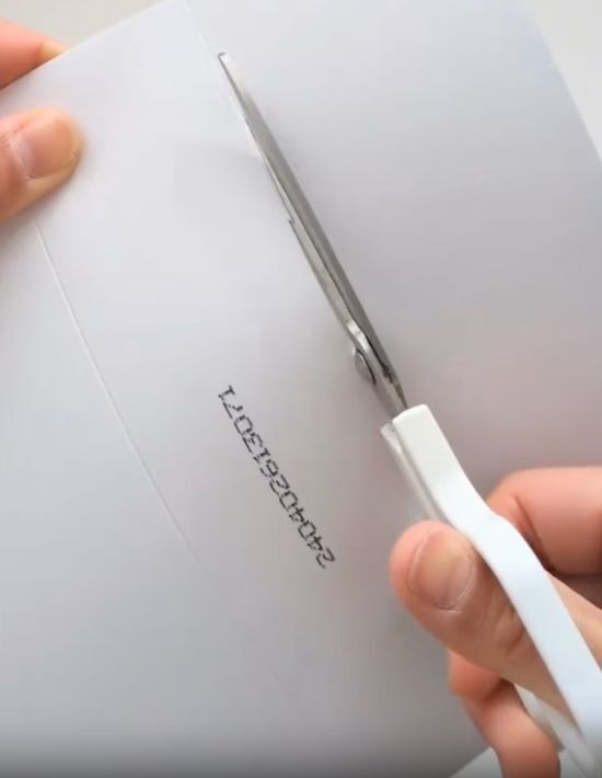 ラップの容器を活用して…？　浮かせる収納が作れるDIYが超便利！