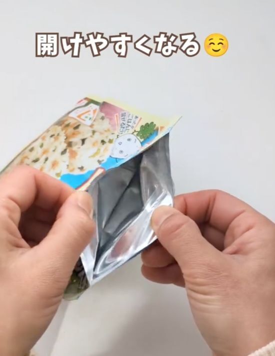 ラップの容器を活用して…？　浮かせる収納が作れるDIYが超便利！