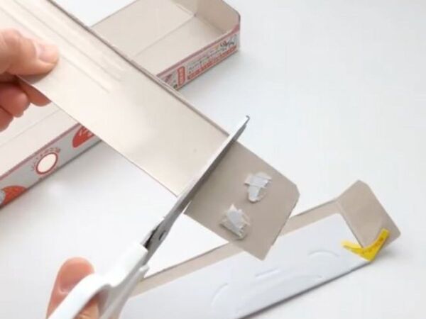 ラップの容器を活用して…？　浮かせる収納が作れるDIYが超便利！