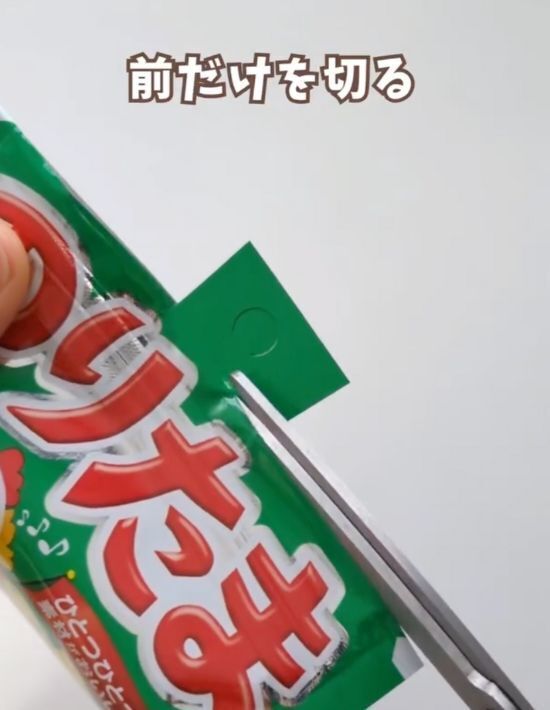 ラップの容器を活用して…？　浮かせる収納が作れるDIYが超便利！